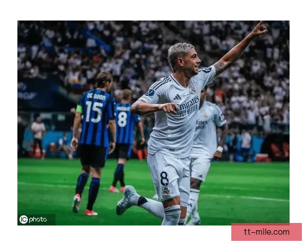 巴尔韦德接过克罗斯传奇8号战袍皇马中场新领袖时代正式开启伯纳乌新篇章